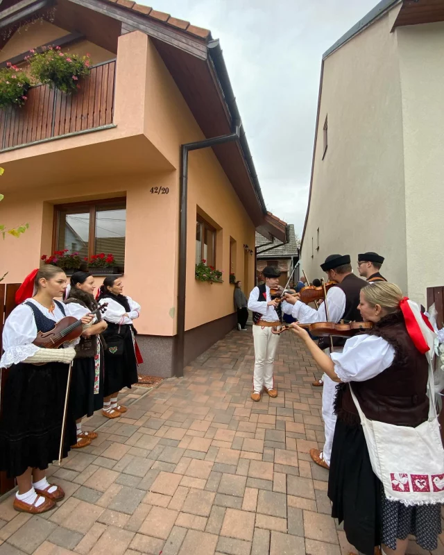 Instagram post 18040896752329016